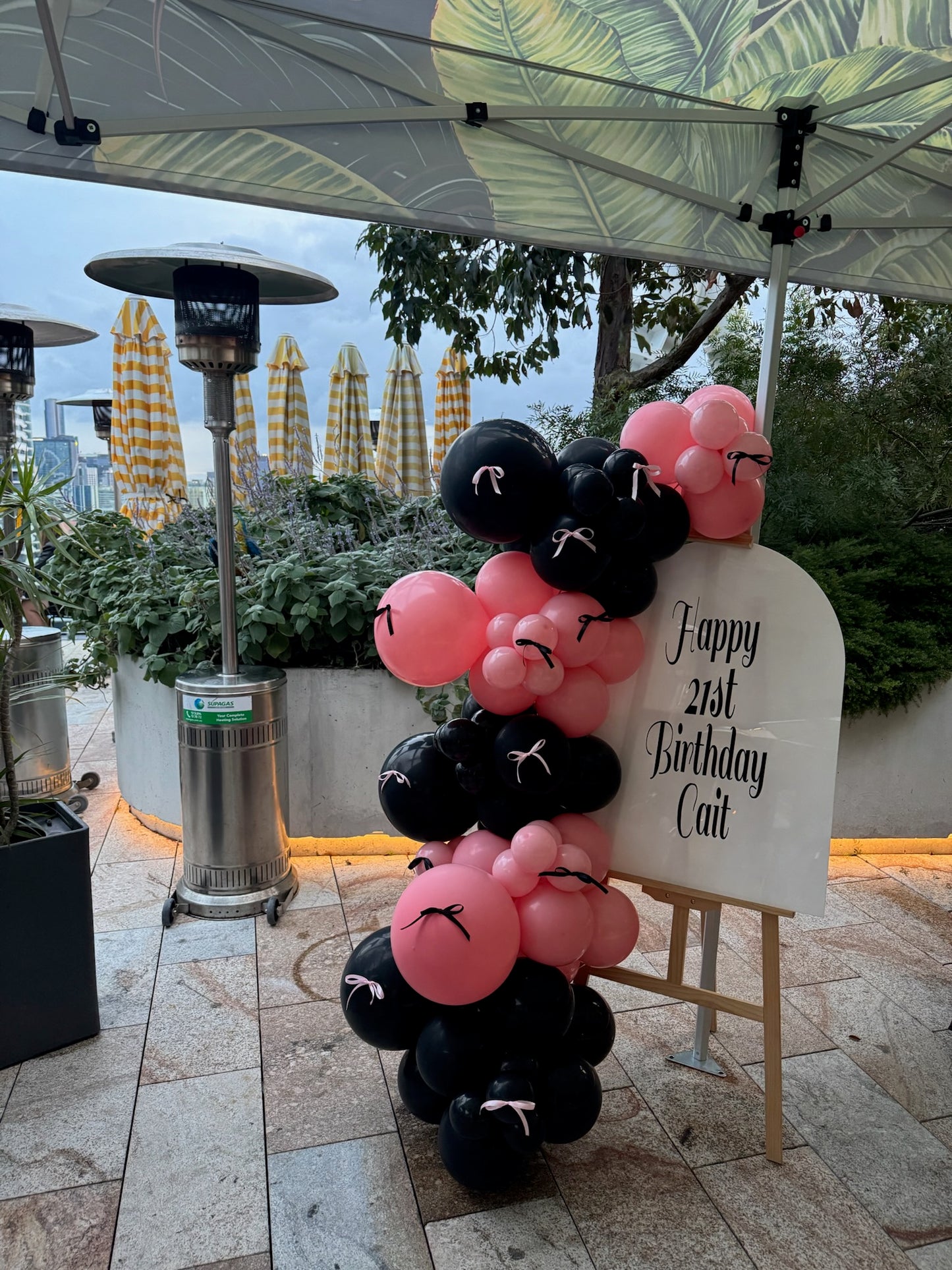 21st Birthday Easel with Balloons