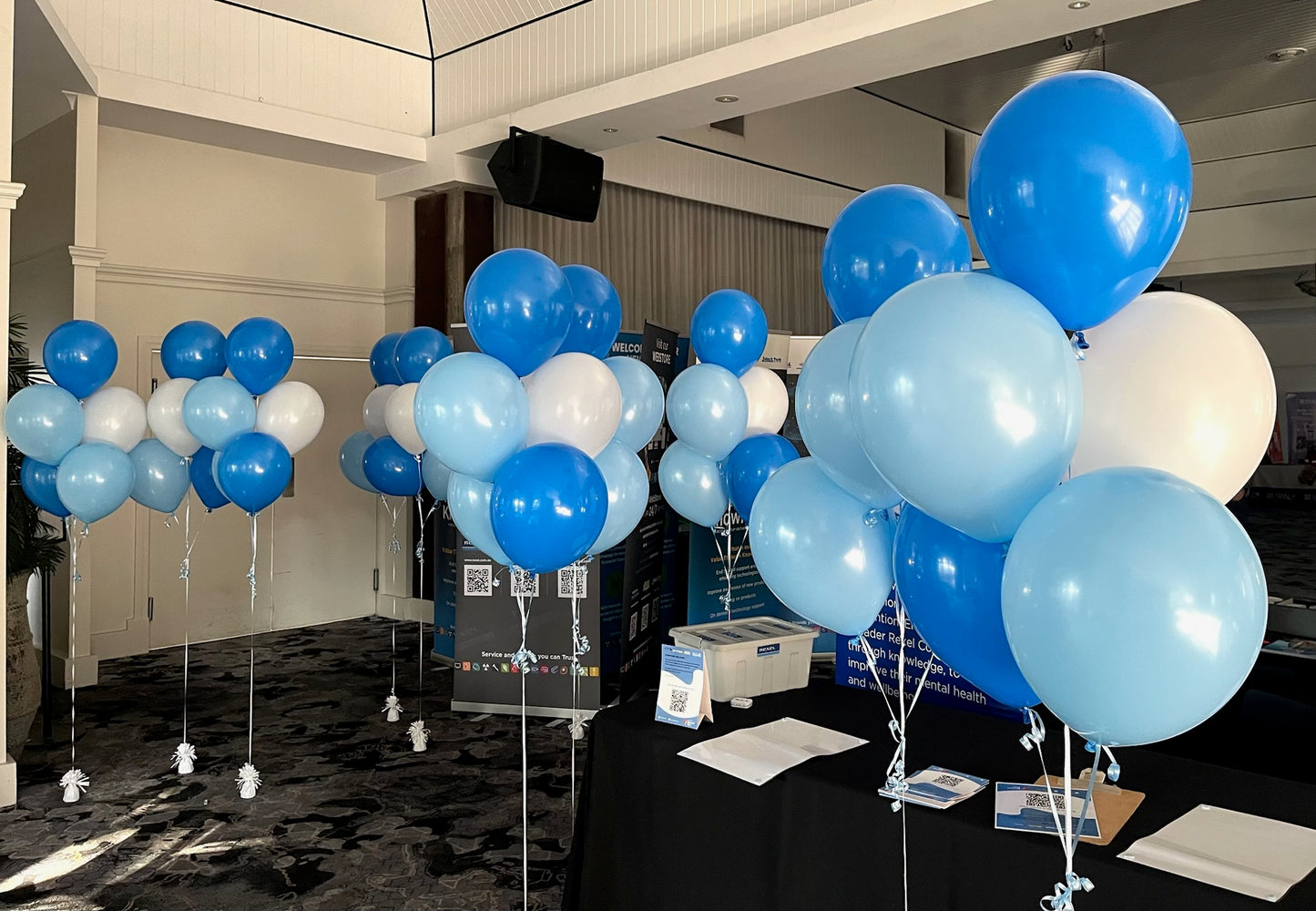 Cluster helium balloon package