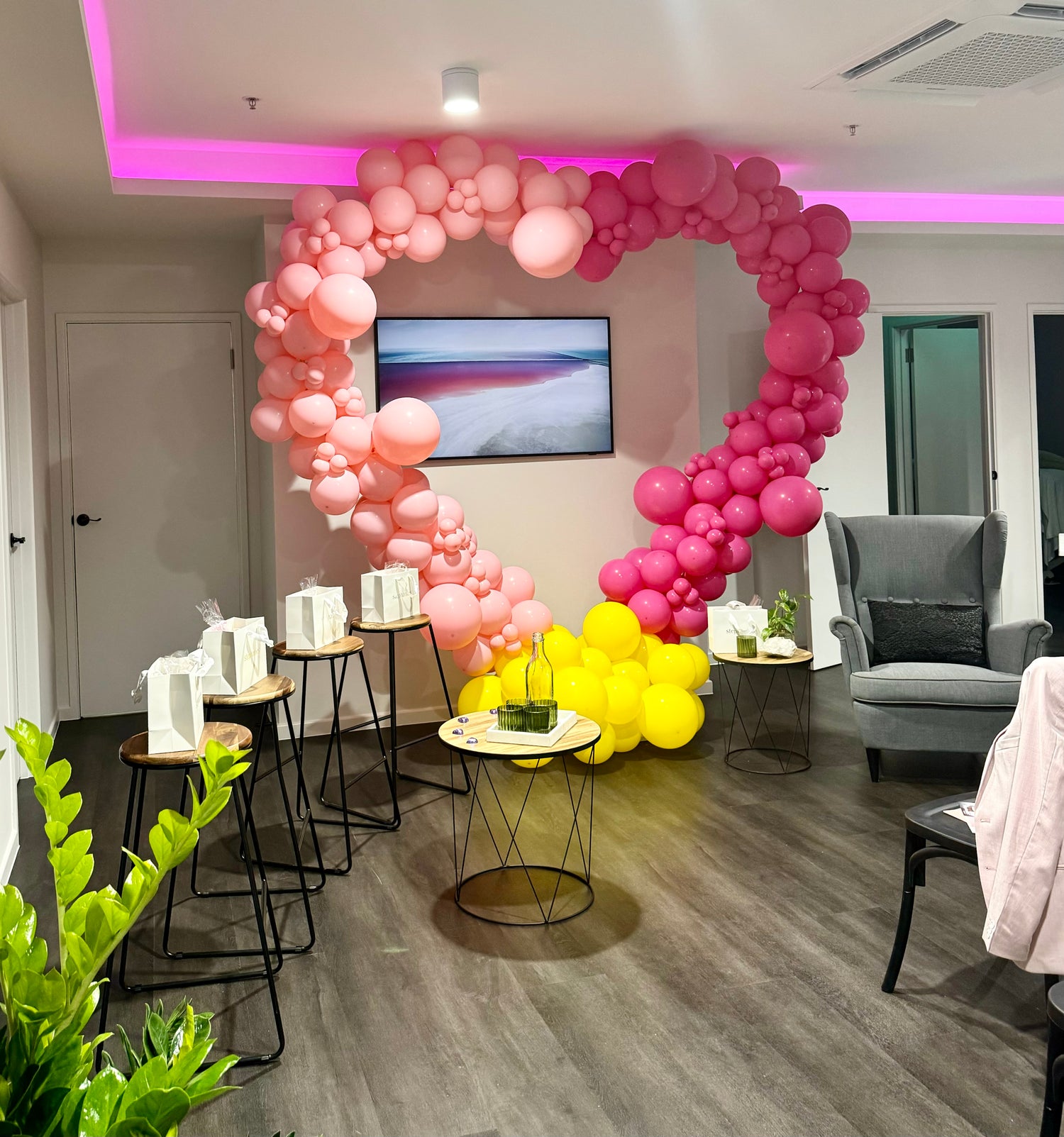 Valentines Day Balloon, Heart Shaped Arch, Brisbane Balloons, Balloons For A Party