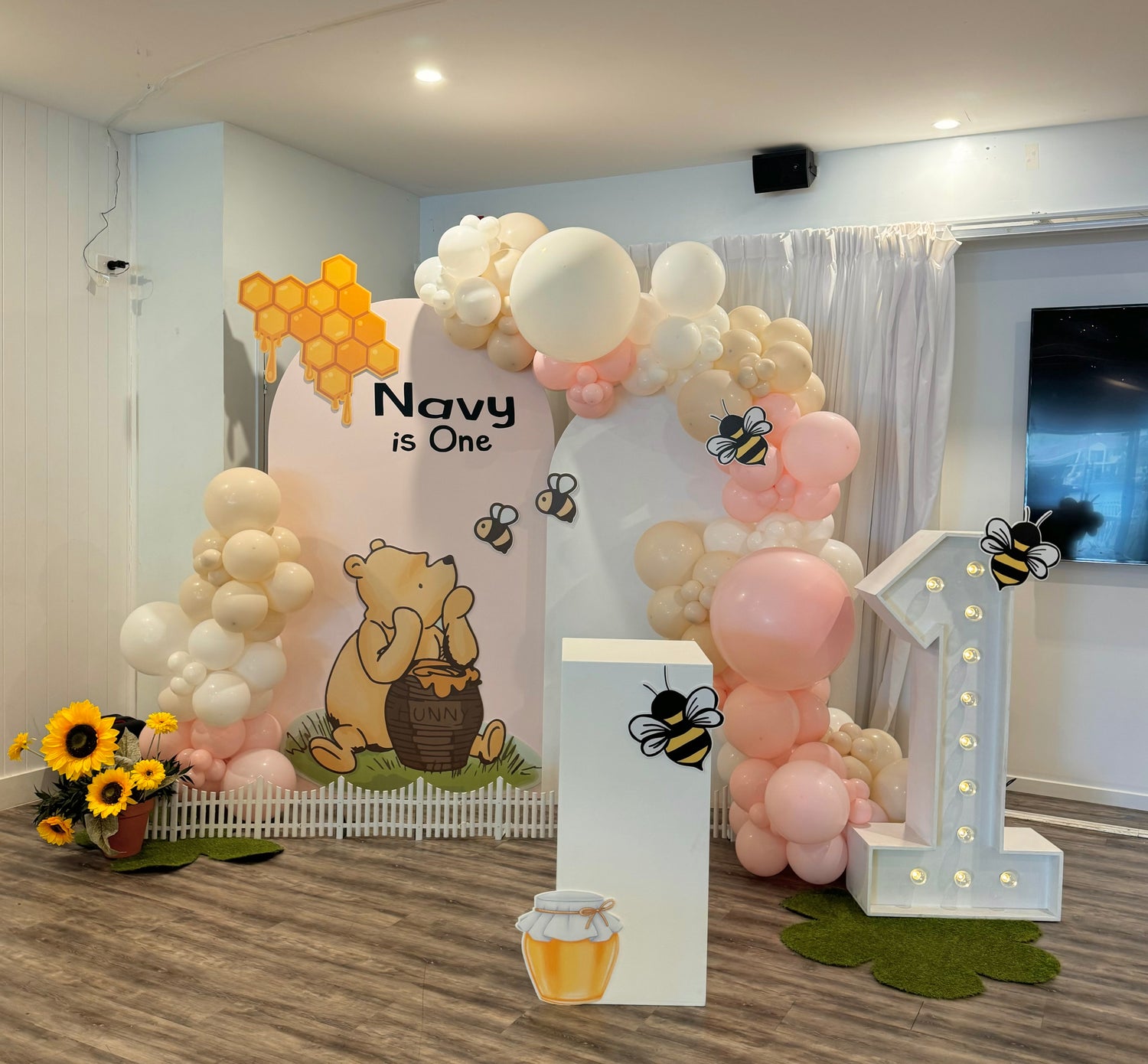 Winnie the Pooh balloons, birthday balloon package, Winnie the Pooh party decorations, themed balloon package, Winnie the Pooh birthday, Pooh Bear balloons, kids birthday balloons, Winnie the Pooh party supplies.